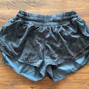 Lululemon Hotty Hot Shorts | Size 4 | 2.5 inch Inseam